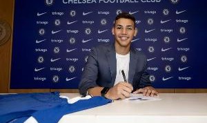 记者：切尔西不打算再次外租20岁前锋华盛顿