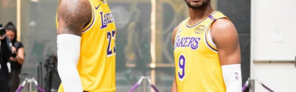 澳洲幸运10免费计划-21岁的布朗尼，21岁的詹姆斯，没有对比就没有尴尬！|布朗尼·詹姆斯|nba|篮板|洛杉矶湖人队|数据_新浪体育_新浪新闻